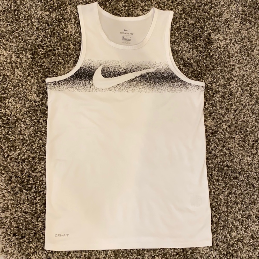 The Nike Tee Dri-Fit men’s sz medium